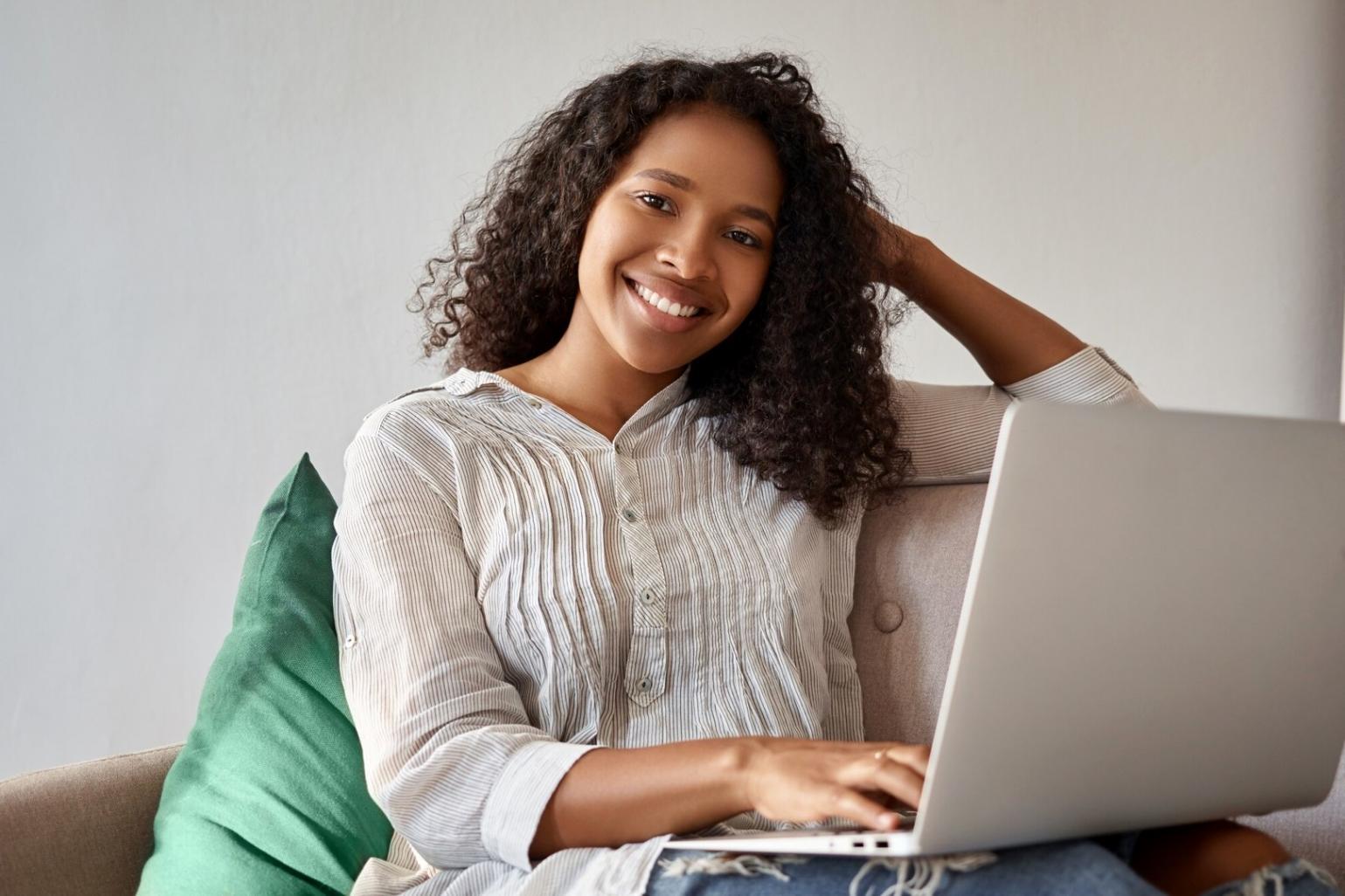 Finanzberatung Arbeitssituation – gemeinsame Besprechung von Strategien und Dokumenten