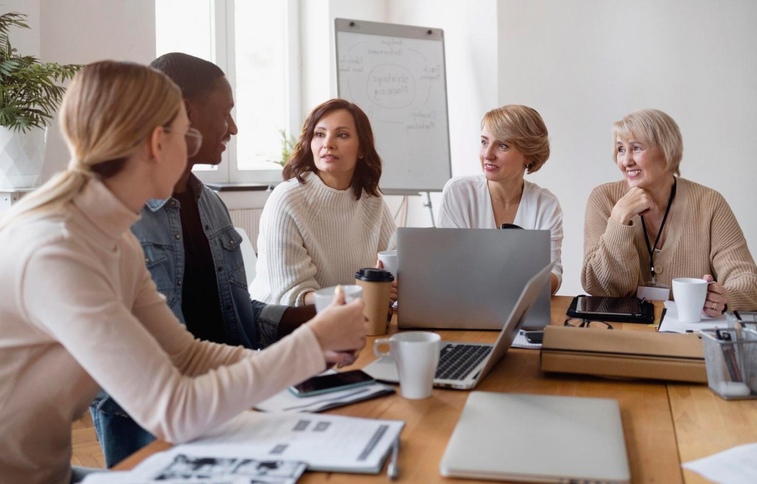 Strategische Finanzplanung im modernen Büroumfeld